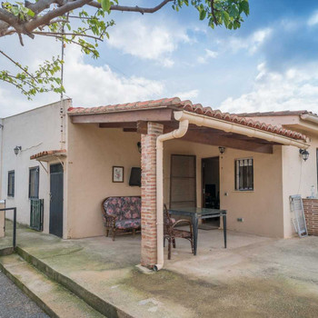 PREMIOSES CHALET IN CANALS WITH EXCELLENT ACCESS PARTIDA MANGAY