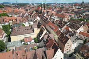 Mitten in der Altstadt – großzügige 3-Zimmer-Wohnung mit Balkon & Stellplatz – Die vollständige Adresse der Immobilie erhältst du vom Anbieter., 90403 Altstadt, Sankt Sebald, Nürnberg – Vorschaubild 1