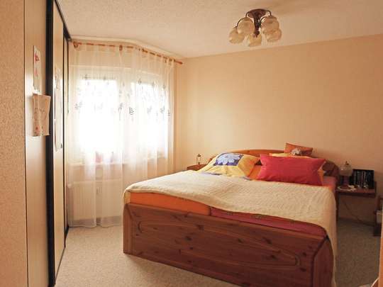 Moderne 3-Zim.-Wohnung mit PKW-Stellplatz und Garten - Bild 12