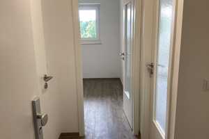 Reinkommen und Wohlfühlen: saniertes 1-Zi.-Appartment mit Balkon und Aufzug, sofort anmietbar! – Brüder-Grimm-Ring 10, 23560 Lübeck – Vorschaubild 2