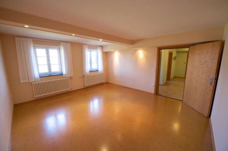 Immobilie in Reichling - UNIKAT mit traumhaftem WEITBLICK direkt am ORTSRAND!
Grosses WH / 3x ETW mit MODERNSTEM STANDARD... - Bild 4