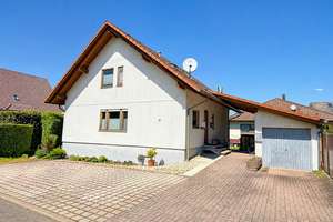 Schönes Haus in guter, ruhiger Lage von Ichenheim - teils vermietet – Robert-Koch-Straße 13, 77743 Neuried – Vorschaubild 2