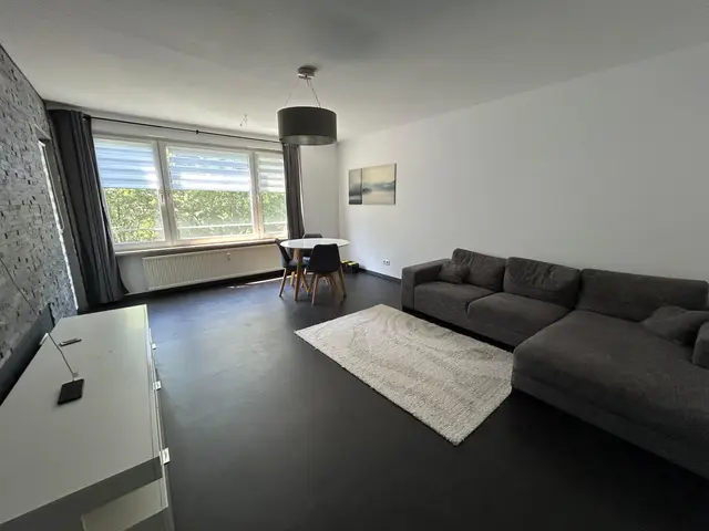 Modernisierte 3-Zimmer-Wohnung in Salzgitter-Fredenberg – Wohnzimmer