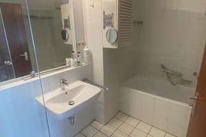 Sehr schöne 2-Zimmer-Wohnung mit Kamin und  2 Balkonen in Düsseldorf-Grafenberg – Irmgardstr. 17, 40235 Grafenberg, Düsseldorf – Vorschaubild 2
