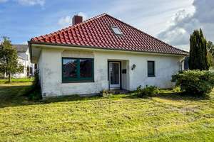 Nahe Husum, viel Potenzial für eigene Ideen: Sanierungsbedürftiges Wohnhaus auf großem Grundstück – Die vollständige Adresse der Immobilie erhältst du vom Anbieter., 25872 Wittbek – Vorschaubild 4
