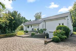 Großzügige Villa auf einem wunderschönen Grundstück. – Die vollständige Adresse der Immobilie erhältst du vom Anbieter., 22359 Volksdorf, Hamburg – Vorschaubild 13