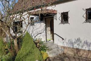 Werden Sie hier noch diesen Sommer 
Eigentümer:  Freistehendes Haus mit 
schönem Grundstück in Obe