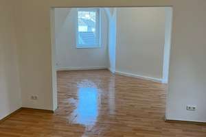 +++ Top Dachgeschoss Whg. Tageslichbad mit Wanne, tolle Aufteilung, 2 Zimmer + Essbereich +++ – Henckelsstr. 22, 42657 Solingen-Mitte, Solingen – Vorschaubild 4