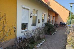 Gepflegtes Reihenmittelhaus in Northeim OT Sudheim, mit Garage und Pkw-Stellplatz – Die vollständige Adresse der Immobilie erhältst du vom Anbieter., 37154 Northeim – Vorschaubild 2