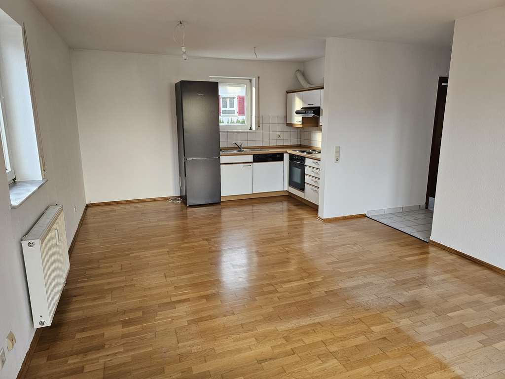 2-Zimmer-Erdgeschosswohnung mit Terrasse, Tiefgarage, Stellplatz & Einbauküche in Dagersheim