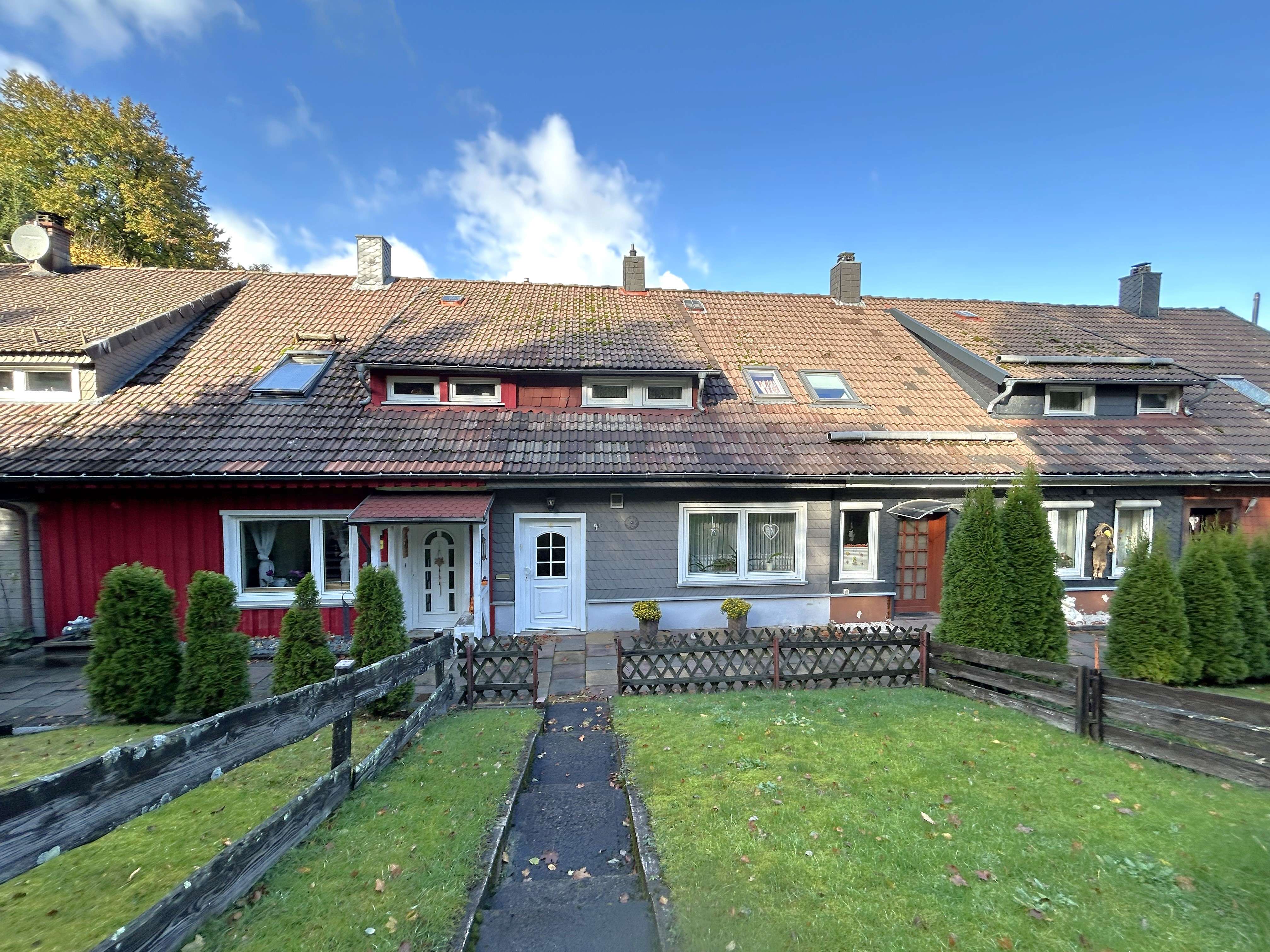 Kompaktes Reihenmittelhaus mit Garten und Garage in Clausthal, Goslar Kreis – Bild 1