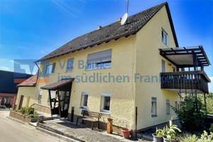 Zweifamilienhaus mit Nebengebäude bietet viel Platz – Die vollständige Adresse der Immobilie erhältst du vom Anbieter., 91596 Burk – Vorschaubild 1