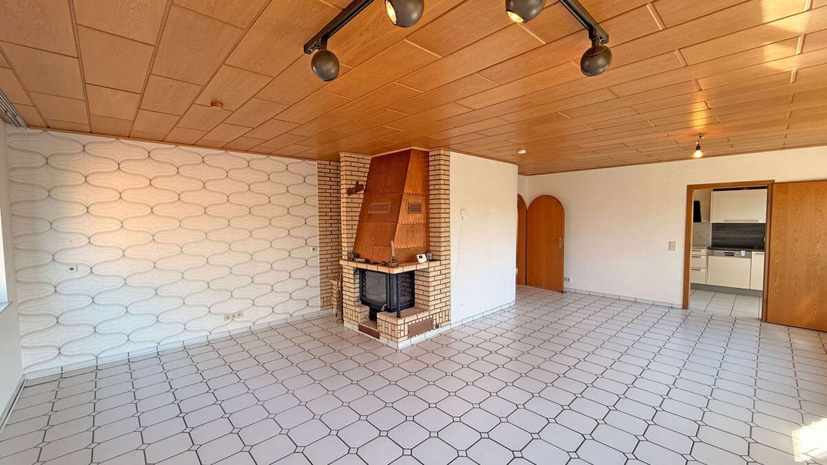 Immobilie in Dinslaken - Großzügige Maisonette-Eigentumswohnung mit Garage auf einem Erbpachtgrundstück in Dinslakener Bruch - Bild 2