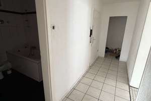 Viel Platz & Potenzial: 2-Zimmer-Wohnung mit zwei zusätzlichen Zimmern im Dachgeschoss – 46149 Schwarze Heide, Oberhausen – Vorschaubild 3