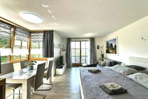 Erholung pur: Gepflegte Ferienwohnung mit Balkon, Tiefgaragenstellplatz und traumhafter Aussicht.