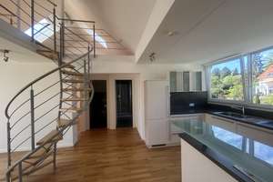 Sehr schöne GALERIE-Wohnung. Ideal für ein PAAR ohne Kinder. Balkon, Einbauküche, Stellplatz. FREI – Die vollständige Adresse der Immobilie erhältst du vom Anbieter., 70599 Schönberg, Stuttgart – Vorschaubild 12