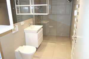 EXKLUSIV IN GRAFENBERG SOUTERRAIN GARTEN-TERRASSENWOHNUNG SEHR RUHIG RENOVIERT MODERNES DUSCHBAD – Hardtstr. 138, 40629 Düsseldorf – Vorschaubild 9