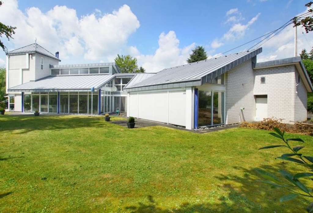 Immobilie in Dierdorf - Villenartiges Einfamilienanwesen auf weitläufigem Gartengrundstück! - Bild 2