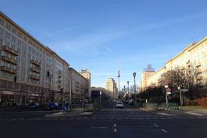 Schöne, helle 2-Zimmer Wohnung im berühmten Denkmalensemble Karl-Marx-Allee – Karl-Marx-Allee 68, 10243 Friedrichshain, Berlin – Vorschaubild 2