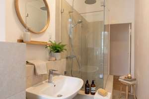 Eine 3,5 bzw 4 Zimmer Wohnung in gepflegter Altbau, saniert 2022, Schlafzimmern zum ruhigen Innenhof – Reichstrasse 30, 14055 Westend, Berlin – Vorschaubild 11