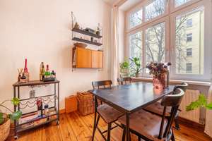 ⭐ Ruhige 2 Zi Altbauwhg mit Dielen, EBK, Innenhoflage im beliebten Helmholtzkiez (optional möbliert) – Die vollständige Adresse der Immobilie erhältst du vom Anbieter., 10435 Prenzlauer Berg, Berlin – Vorschaubild 2