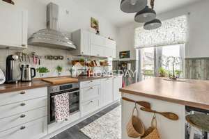 Großzügiges Raumwunder auf drei Etagen: modernisierte Wohnung mit EBK, Garten und Terrasse in Herne – Die vollständige Adresse der Immobilie erhältst du vom Anbieter., 44623 Herne-Mitte, Herne – Vorschaubild 2