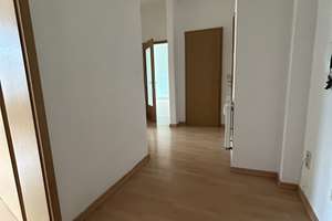 Tolle 3 Raumwohnung - wird neu saniert für Sie-mit Einbauküche und Echtholzparkett – Hölderlinstraße 15, 8056 Mitte-Nord, Zwickau – Vorschaubild 2