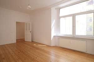 Bezugsfreie 4-Zimmer-Altbauwohnung in Charlottenburg