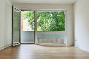 „Geräumige 3-Zimmer-Wohnung mit Balkon und Einbauküche – perfekt für Familien und Wohngemeinschaften – Leimbachweg 26, 51069 Köln – Vorschaubild 2