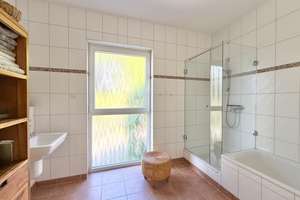EINZIGARTIGES ANWESEN IN GEORGENBORNER LOGENLAGE MIT PANORAMAMBLICK UND POOL – 65388 Schlangenbad – Vorschaubild 39