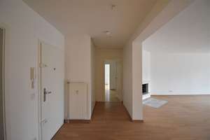 40 qm Terrasse! 4-Zimmer-Wohnung  mit EBK, Kamin & Doppelgarage für gehobene Ansprüche – Niederrheinstraße 16a, 40474 Stockum, Düsseldorf – Vorschaubild 3
