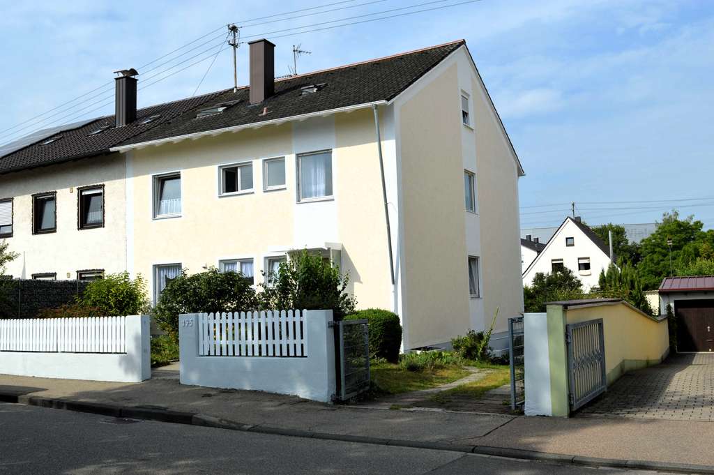 Immobilie in Vöhringen - Geräumiges 9-Zimmer Haus mit Garage in Vöhringen - Bild 0