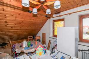 Großzügiges Einfamilienhaus mit sonnigem Garten und 2 Garagen in ruhiger Stadtrandlage – Kaufbeuren – Vorschaubild 9