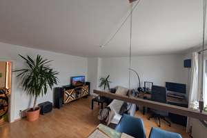 Teilsanierte 2-Zimmer-Hochparterre-Wohnung mit Balkon in Hannover Döhren. – Wiehbergstraße 103, 30519 Döhren, Hannover – Vorschaubild 2