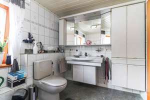 Zweifamilienhaus mit Einliegerwohnung, Gewerbehalle, Garagen, Werkstatt und Garten in ruhiger Lage – Die vollständige Adresse der Immobilie erhältst du vom Anbieter., 93182 Duggendorf – Vorschaubild 14