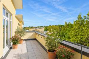 LICHT, LUFT UND WEITBLICK - OFFENES WOHNEN IM PENTHOUSE MIT SONNIGER DACHTERRASSE