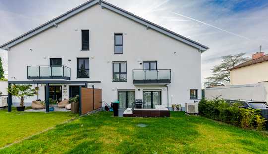 Bild von Exklusiv ausgestattetes, neuwertiges EFH im Kleeblatthaus von Schwalbach/Ts.