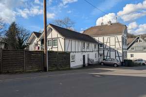 Haus mit 2 Wohneinheiten in Engelskirchen-Loope (provisionsfrei) | Garten | Toplage – Die vollständige Adresse der Immobilie erhältst du vom Anbieter., 51766 Engelskirchen – Vorschaubild 2