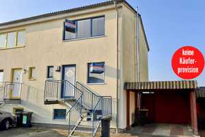HORN IMMOBILIEN ++ Neubrandenburg Brodaer Höhe, renoviertes Reihenendhaus mit Keller und Carport – Neubrandenburg – Vorschaubild 1