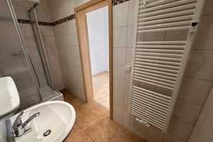 Laminat / im 2. OG / Bad mit Dusche – Ebersdorfer Straße 35, 9131 Chemnitz – Vorschaubild 12