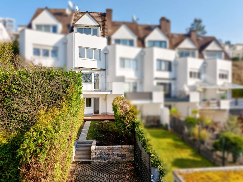 Immobilie in Bad Soden - PROVISIONSFREI! - Familienparadies mit Garten & 2 Balkonen – 160 m² Reihenhaus mit viel Platz! - Bild 0