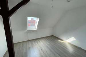 Nette Nachbarn inklusive - moderne 5-Zimmer-Dachgeschosswohnung in Braunschweig-Ölper! – Celler Heerstraße 37, 38114 Lehndorf-Watenbüttel, Braunschweig – Vorschaubild 7