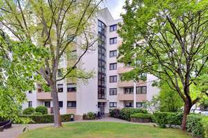 Großzügige, freie 4-Zimmer-Wohnung mit zwei Balkonen u. Tiefgaragenstellplatz 