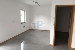 WALMDACHBUNGALOW MIT GARAGE UND CARPORT IN TRAUMHAFTER SIEDLUNGSRANDLAGE – Die vollständige Adresse der Immobilie erhältst du vom Anbieter., 94474 Vilshofen an der Donau – Vorschaubild 9