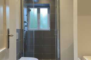 Modernisierte 2 Zimmer mit Einbauküche – Anton-Saefkow-Straße 32, 10407 Berlin – Vorschaubild 2