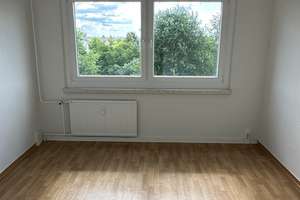 Schöne 3 Raum Wohnung mit Balkon in ruhiger Lage
