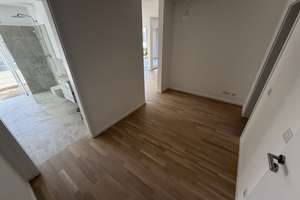 Erstbezug einer hochwertigen 2,5-Zimmer-Wohnung mit EBK, Terrasse und Garten am Stadtpark – Untere Vorstadt 11, 91275 Auerbach in der Oberpfalz – Vorschaubild 2