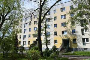"Gute Adresse" - Gemütliche 3 Zimmerwohnung mit Balkon! – Grünauer Allee 56, 4209 Leipzig – Vorschaubild 1