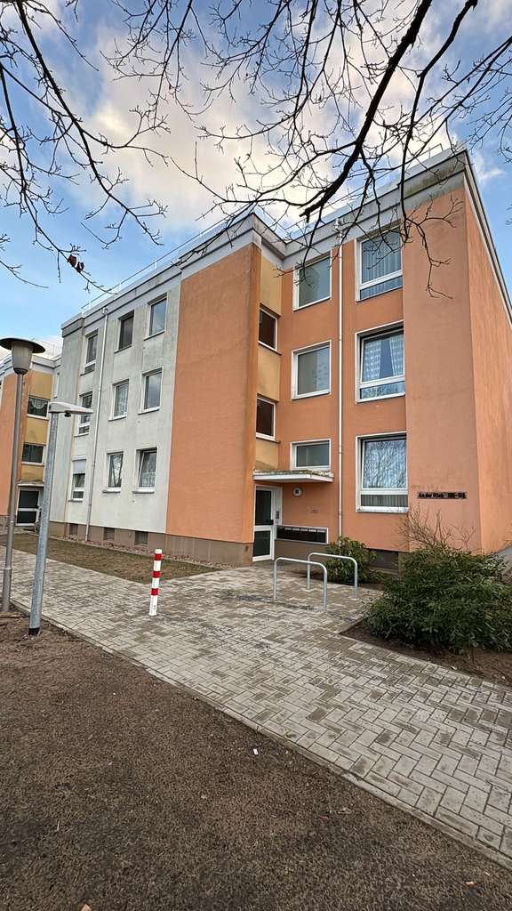 Immobilie in Isernhagen - Charmantes 2Zimmer, Wohnung mit Potenzial in gefragter Lage von Altwarmbüchen! - Bild 0