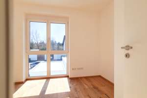 Frei ab 01.08.2026! Exklusive 5 Zi. Whg auf 3 Ebenen mit 117m² Süd-West-Garten &  35 m² Terrasse – Die vollständige Adresse der Immobilie erhältst du vom Anbieter., 81827 Waldtrudering, München – Vorschaubild 9